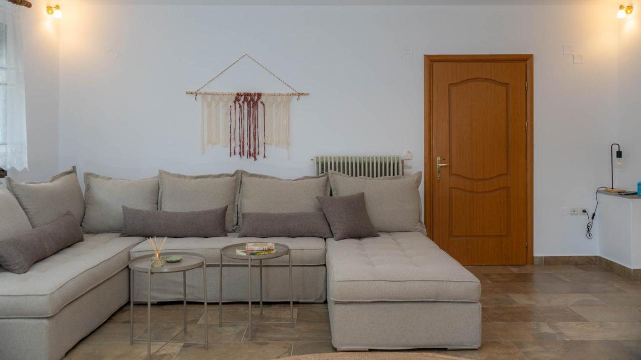 Postmans Apartment Under Meteora Kalampáka Buitenkant foto